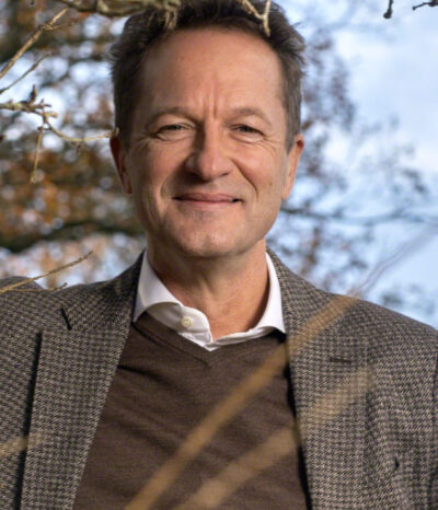 Rogier Hoenders | Nederland, Zeegse Rogier Hoenders, Psychiater, professor en pionier op het snijvlak van wetenschap, spiritualiteit en zorgvernieuwing. Universiteit van Nijmegen en Lentis Foto: Martine Sprangers
